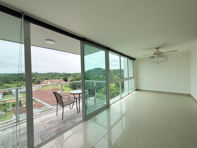 Amplio Apartamento Familiar en Venta en Pine Hill, Albrook