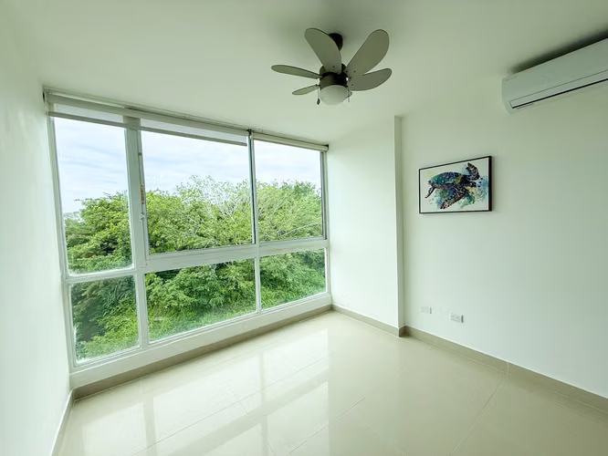 Amplio Apartamento Familiar en Venta en Pine Hill, Albrook