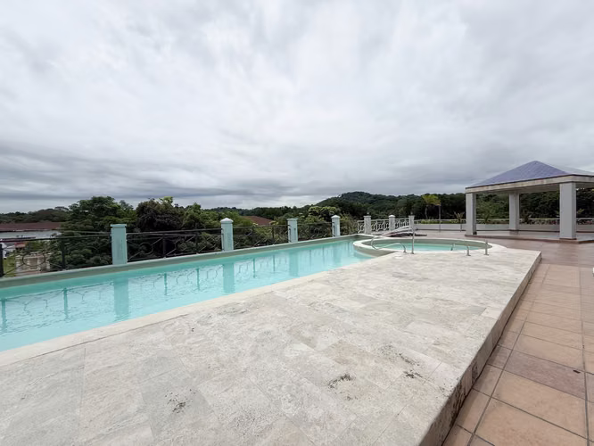 Amplio Apartamento Familiar en Venta en Pine Hill, Albrook