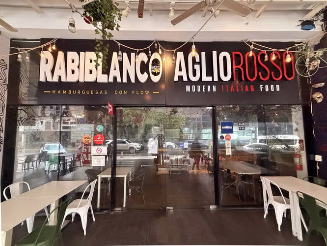 LOCAL PARA RESTAURANTE EN SORTIS HOTEL - 122 M2