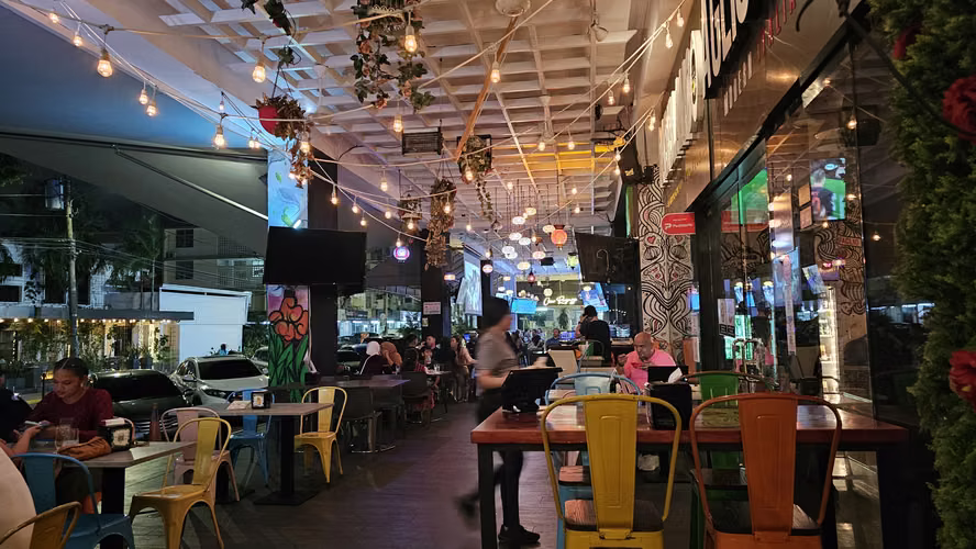 LOCAL PARA RESTAURANTE EN SORTIS HOTEL - 122 M2