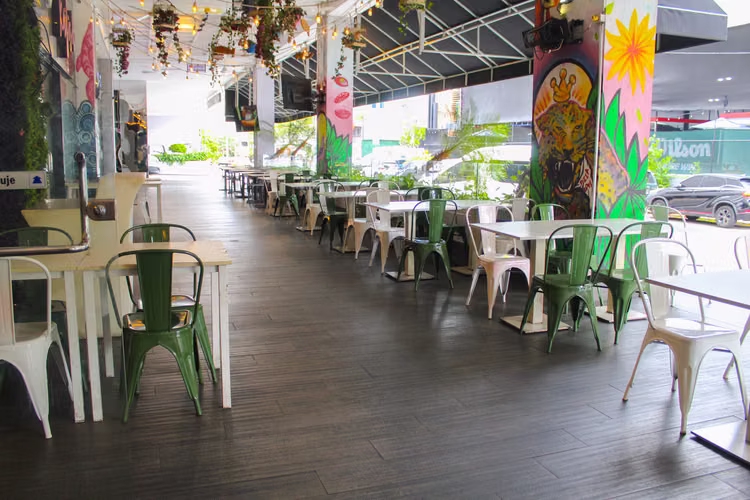 LOCAL PARA RESTAURANTE EN SORTIS HOTEL - 122 M2