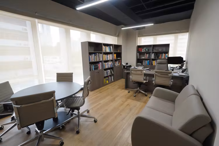Oficina en Alquiler · Piso Completo 600 m² · Torre Delta · Vía España · Amueblada