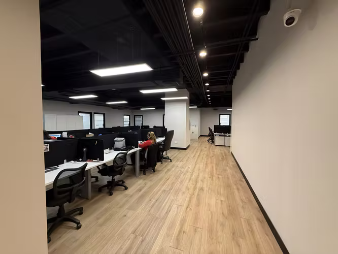 Oficina en Alquiler · Piso Completo 600 m² · Torre Delta · Vía España · Amueblada