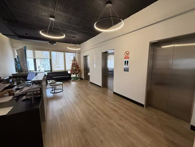 Oficina en Alquiler · Piso Completo 600 m² · Torre Delta · Vía España · Amueblada