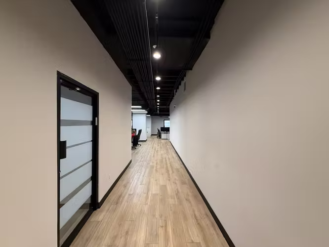 Oficina en Alquiler · Piso Completo 600 m² · Torre Delta · Vía España · Amueblada