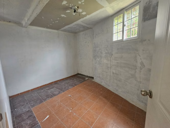 LOCAL COMERCIAL EN ALQUILER – BETANIA | 45 m²
