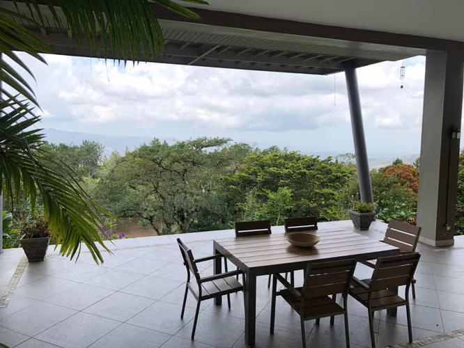 SE VENDE CASA EN ALTOS DEL MARIA