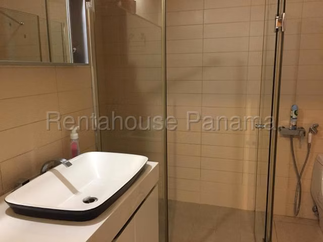 Apartamento en Alquiler en Avenida Balboa. PH WATERS ON THE BAY.  26LDC9050