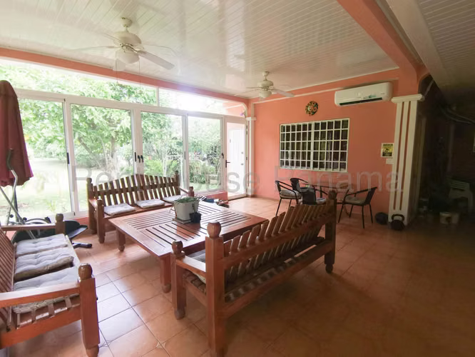 Vendo Casa de 196 m² en Los Ríos 26-8725GG