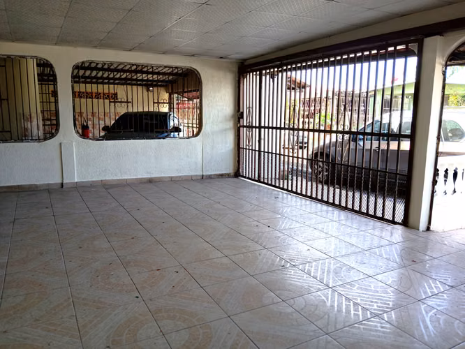 SE VENDE CASA EN VACAMONTE, 3R, 2B, ESTACIONAMIENTO PARA 3 AUTOS