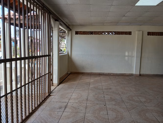SE VENDE CASA EN VACAMONTE, 3R, 2B, ESTACIONAMIENTO PARA 3 AUTOS