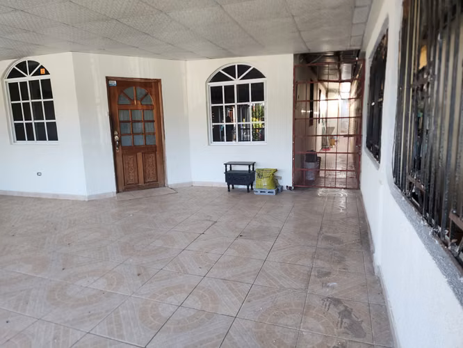SE VENDE CASA EN VACAMONTE, 3R, 2B, ESTACIONAMIENTO PARA 3 AUTOS