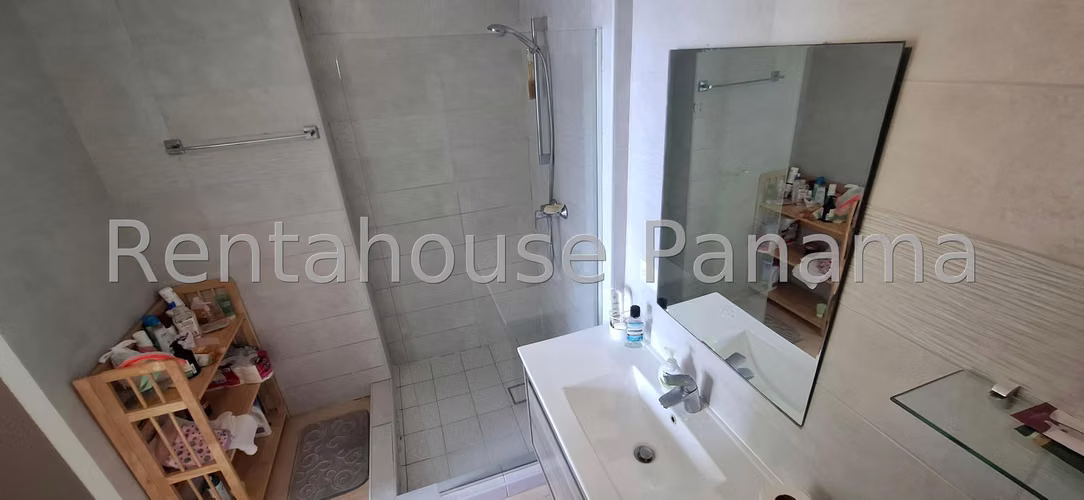 Se Vende Apartamento en Coco del Mar VLU26-4341