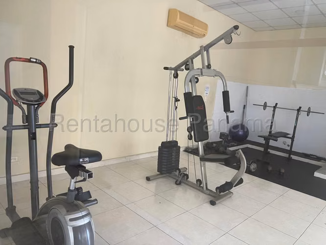 Se Alquila Apartamento en Via España MDV26-8478