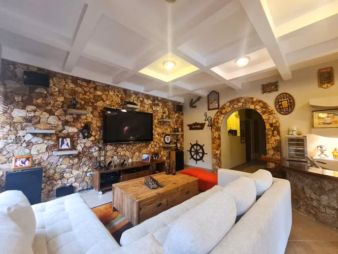 ESPECTACULAR CASA FAMILIAR EN VENTA EN CORONADO – 3,000 M²