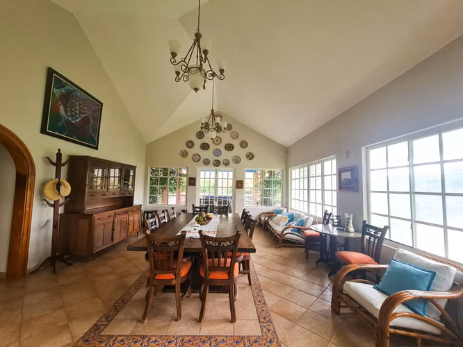 ESPECTACULAR CASA FAMILIAR EN VENTA EN CORONADO – 3,000 M²