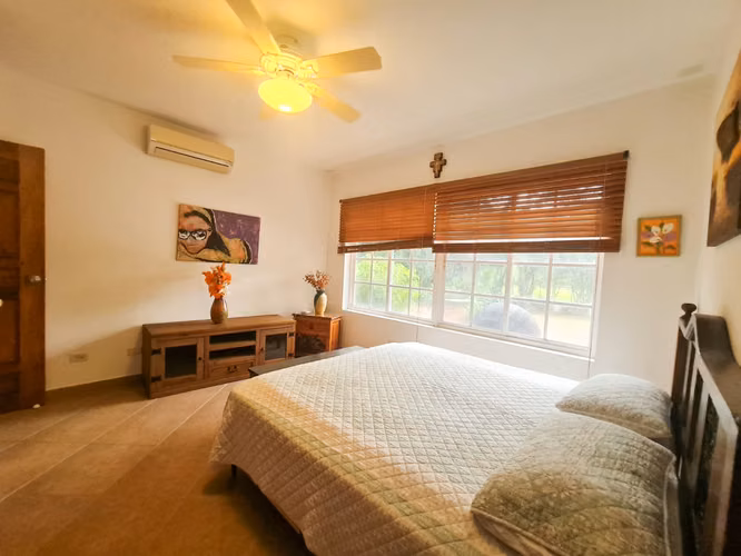 ESPECTACULAR CASA FAMILIAR EN VENTA EN CORONADO – 3,000 M²