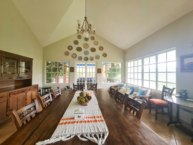 ESPECTACULAR CASA FAMILIAR EN VENTA EN CORONADO – 3,000 M²