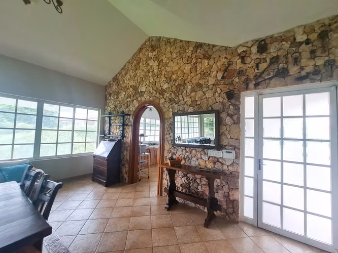 ESPECTACULAR CASA FAMILIAR EN VENTA EN CORONADO – 3,000 M²