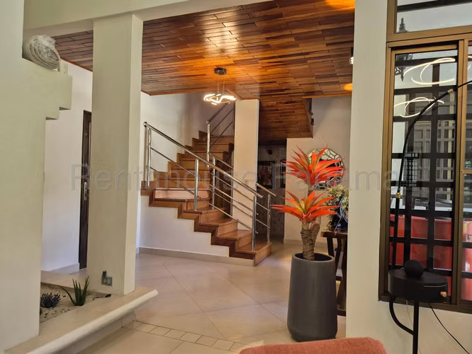 Alquiler de Casa en David Golden Hills Solo Cliente Directo MC