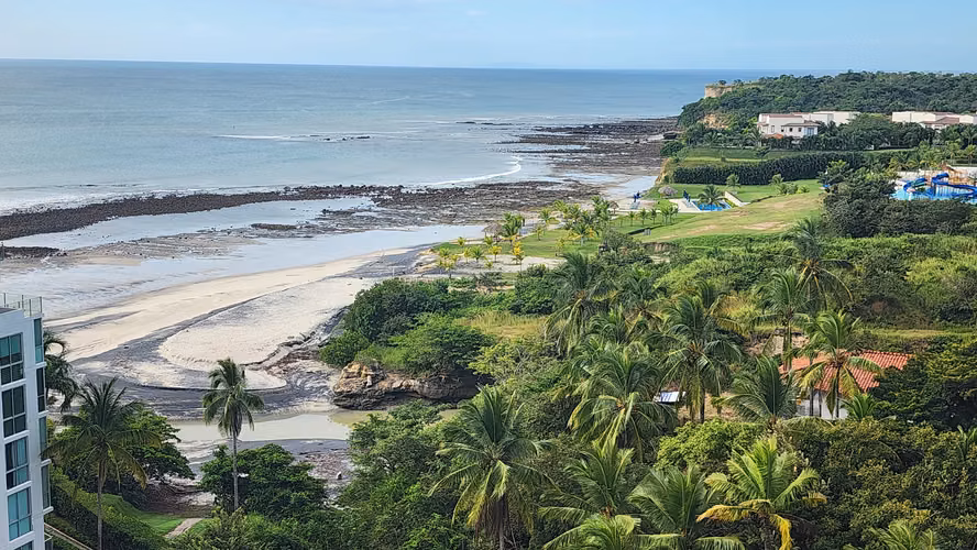 Luxury on the Edge of the Pacific - Imagen 16