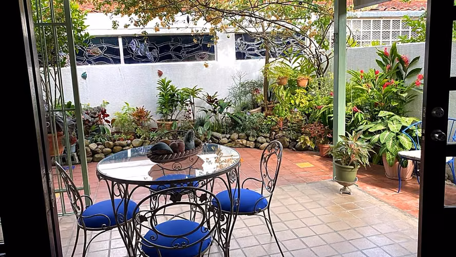 ¡Hermosa Casa en Villas de Las Fuentes! 3 Rec + Den, Terraza y Jardín
