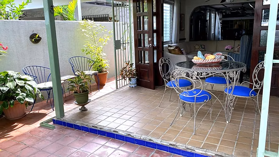 ¡Hermosa Casa en Villas de Las Fuentes! 3 Rec + Den, Terraza y Jardín