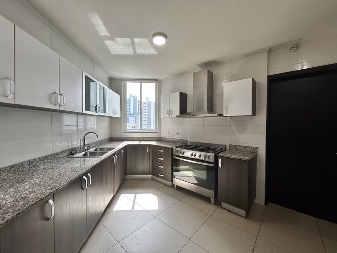 SE ALQUILA APARTAMENTO AMOBLADO – PH COUNTRY CLUB, COSTA DEL ESTE