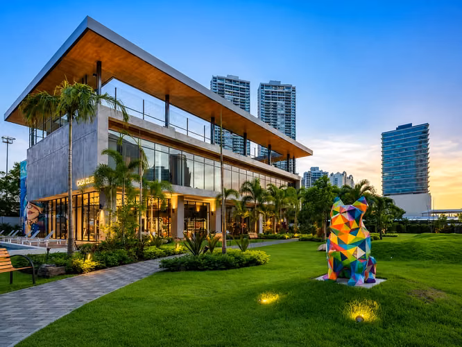 SE ALQUILA APARTAMENTO AMOBLADO – PH COUNTRY CLUB, COSTA DEL ESTE