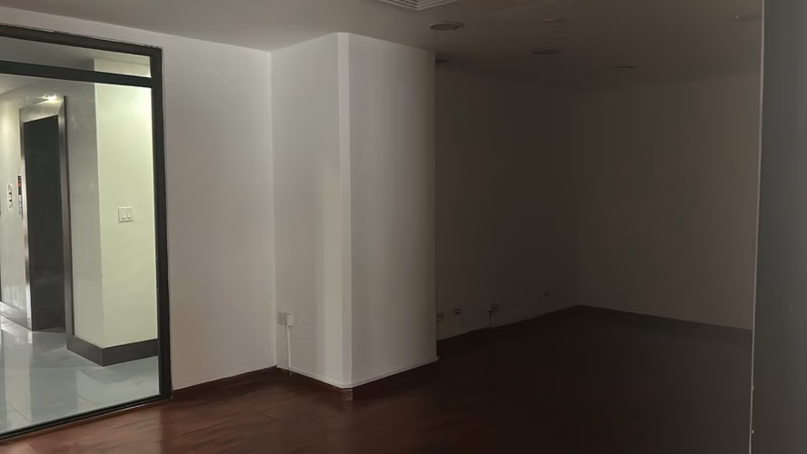 Oportunidad Única: Oficina Corporativa desde $12/m² en Área Bancaria | 4 Parking.