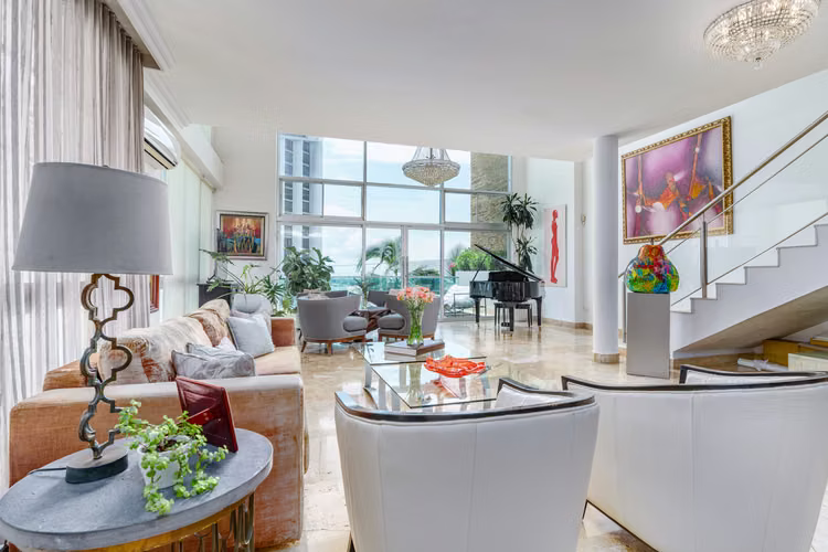 Amplio y Elegante Loft de Doble Altura 372m2 con Precio por Debajo del Mercado $533,000 - Imagen 2
