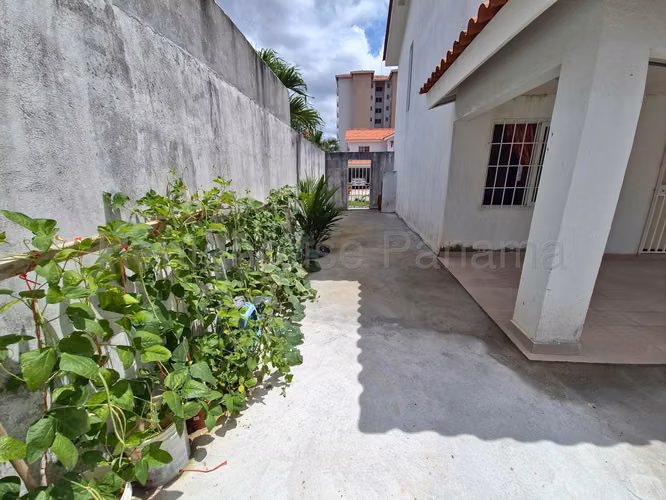 Se Vende Casa en Versalles LA26-9022
