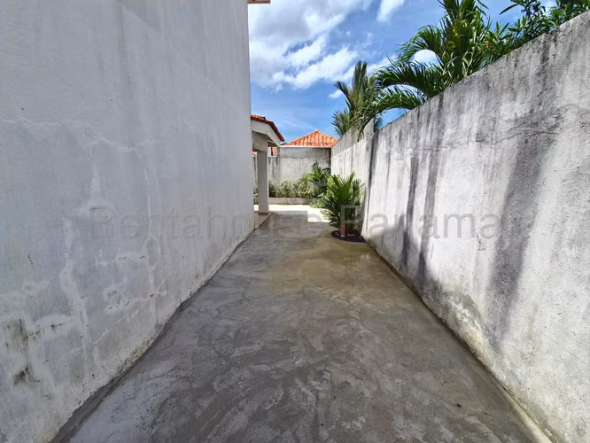 Se Vende Casa en Versalles LA26-9022