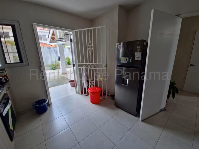 Se Vende Casa en Versalles LA26-9022