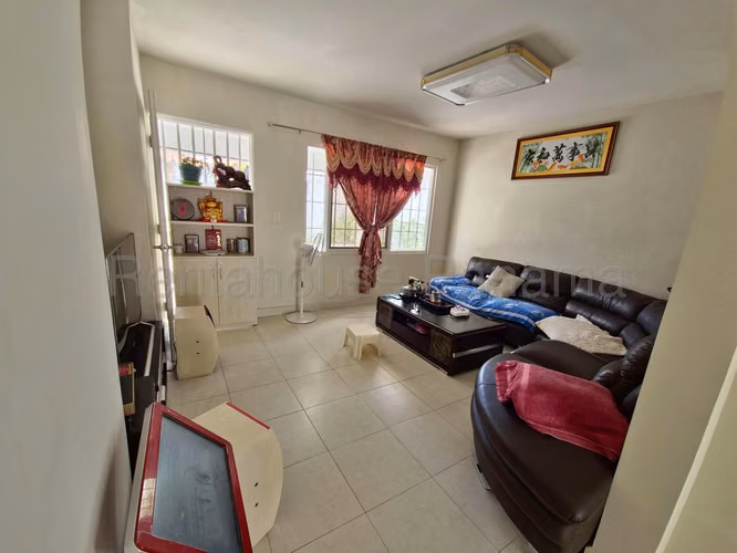 Se Vende Casa en Versalles LA26-9022
