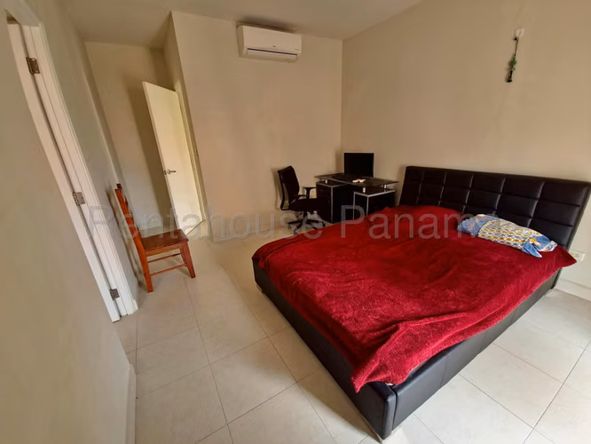 Se Vende Casa en Versalles LA26-9022