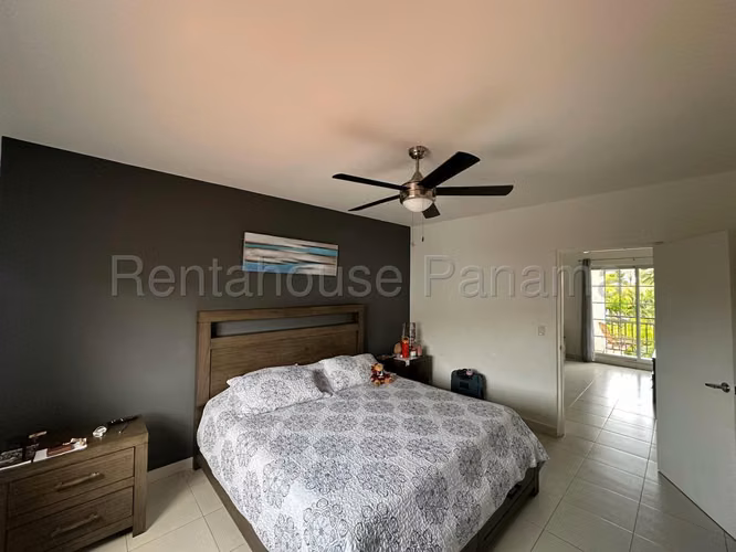 Se Vende Casa en Versalles LA25-8945