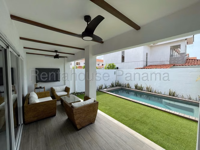Se Vende Casa en Versalles LA25-8945