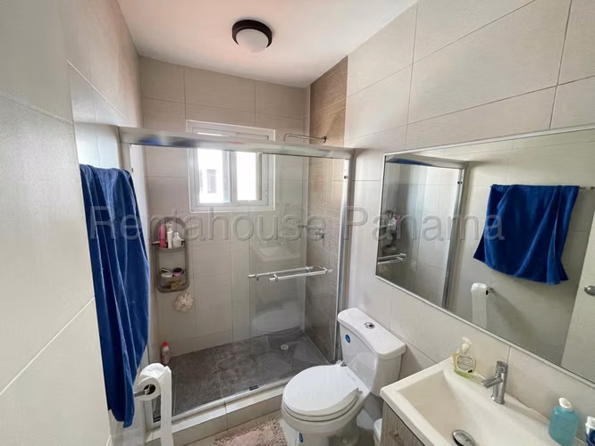 Se Vende Casa en Versalles LA25-8945