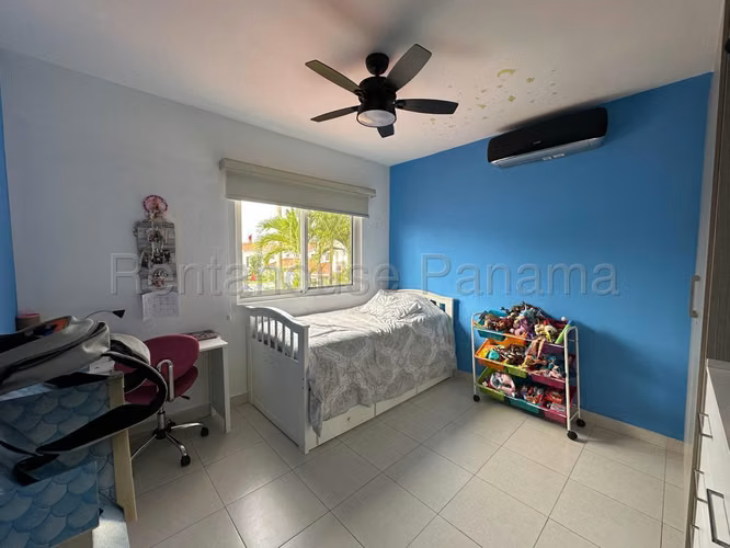 Se Vende Casa en Versalles LA25-8945