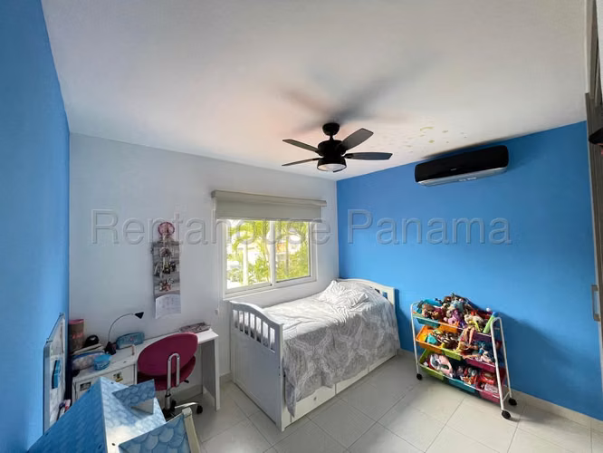 Se Vende Casa en Versalles LA25-8945
