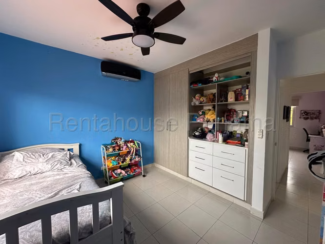 Se Vende Casa en Versalles LA25-8945