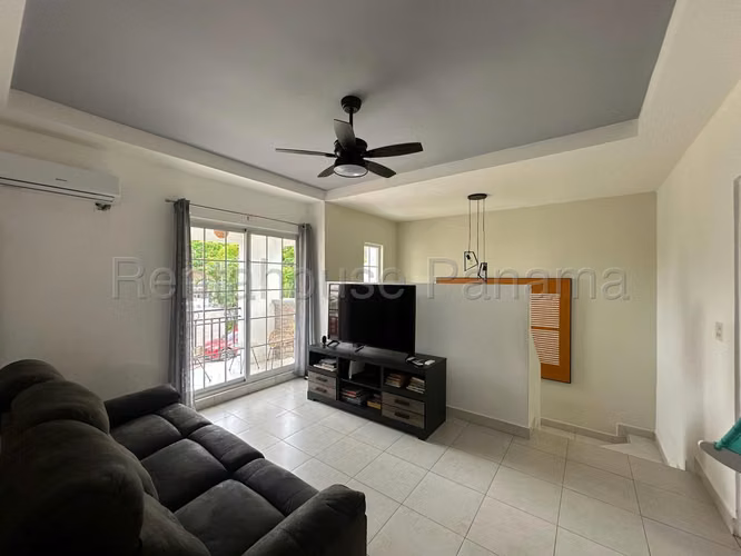Se Vende Casa en Versalles LA25-8945
