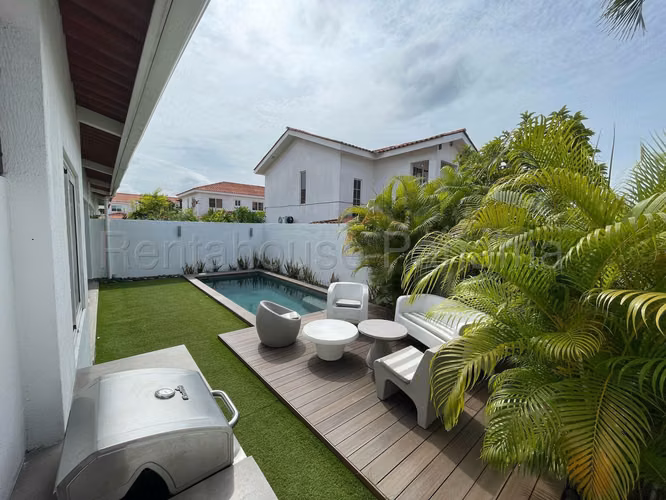 House for Sale in Versailles LA25-8945