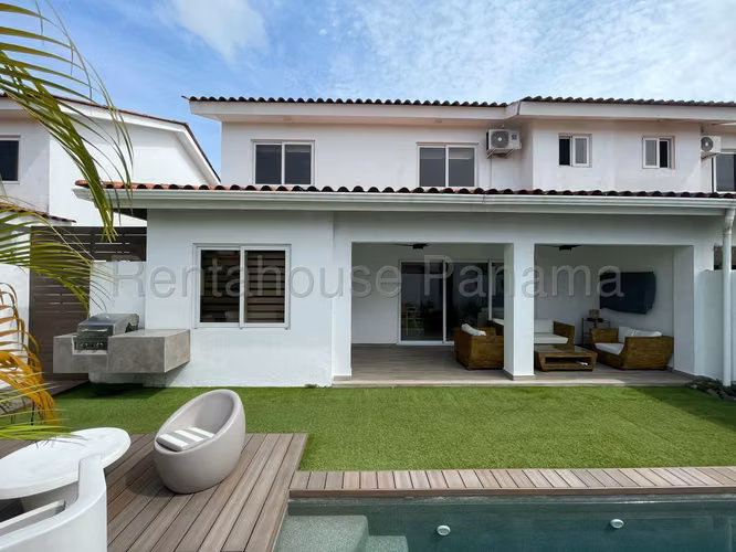 Se Vende Casa en Versalles LA25-8945