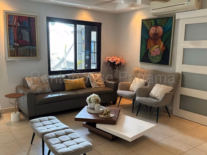 Se Vende Casa en Versalles LA26-3049