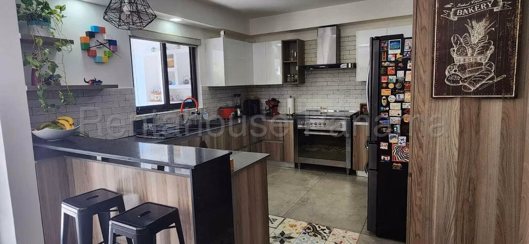 Se Vende Casa en Versalles LA26-7575