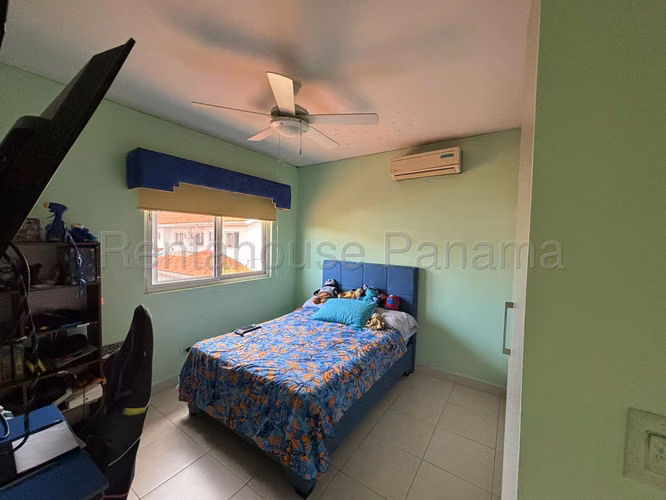 Se Vende Casa en Versalles LA26-8220
