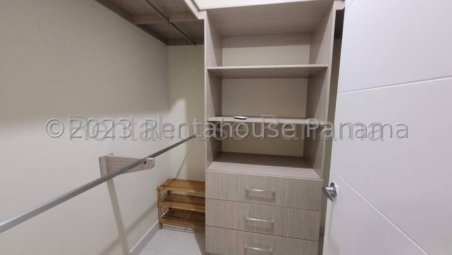 Se Vende Casa en Versalles LA26-3869